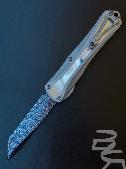 Heretic Knives Custom Manticore X T/E Stainless Steel Handle w/ Mother of Pearl Inlay Blued Vegas Forge Damascus Blade
