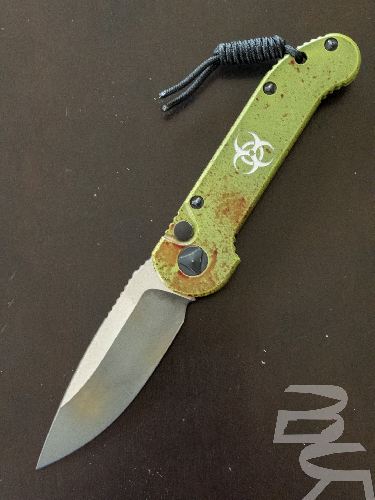 Microtech L.U.D.T Smooth Handle Outbreak Signature Series 135S-1OBDS