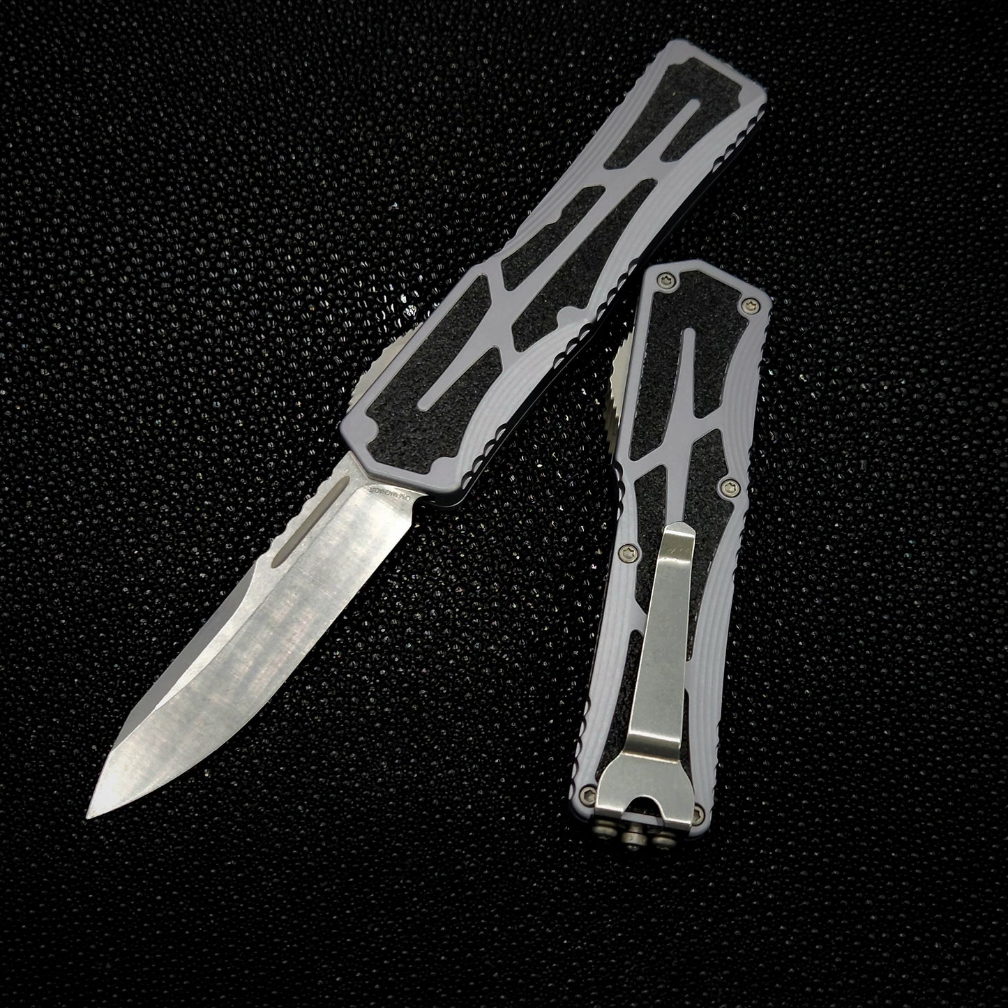 Heretic Knives Magnacut Colossus Stonewashed S/E, Gray Handle, Standard Clip & Hardware